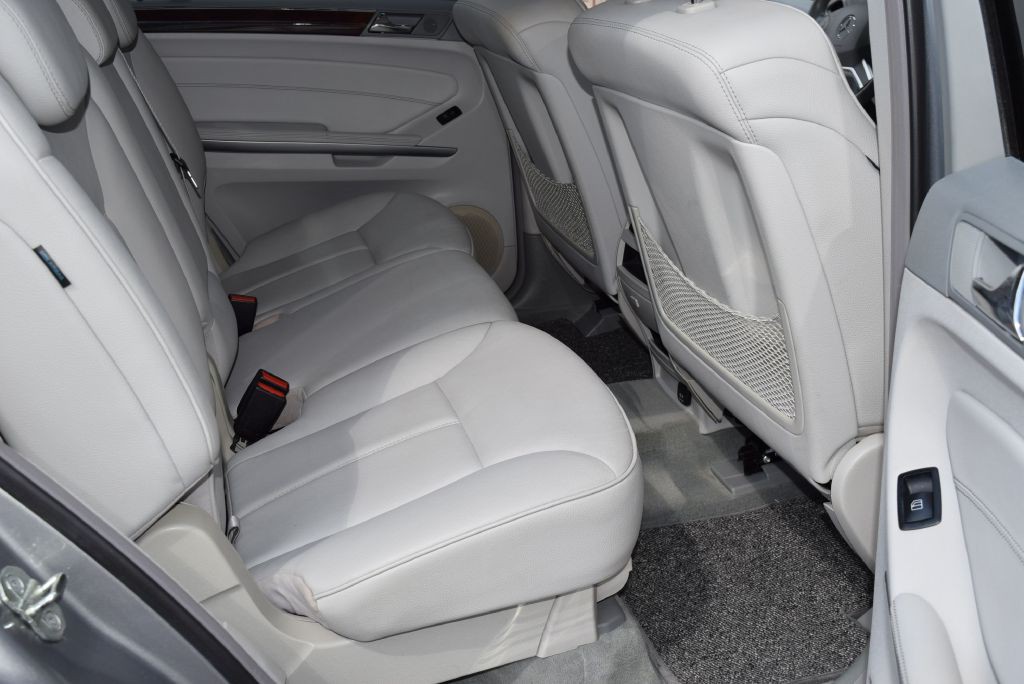 2010 Mercedes-Benz GL-Class Image 26