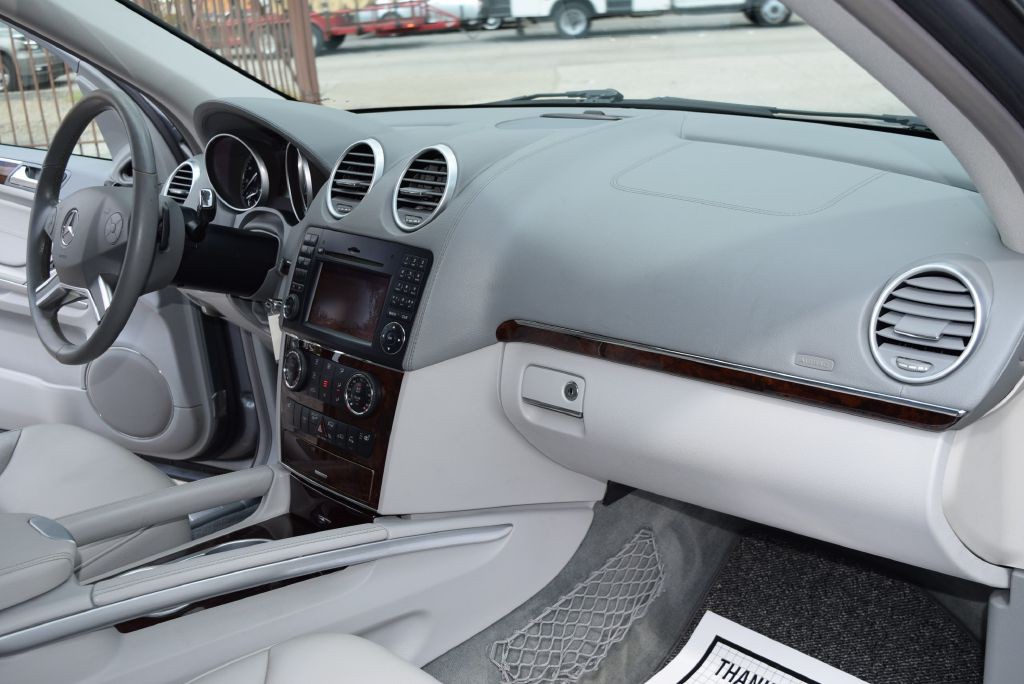 2010 Mercedes-Benz GL-Class Image 28