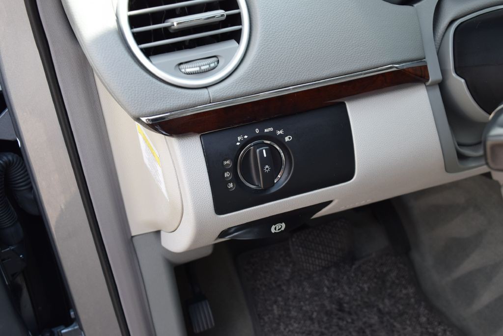 2010 Mercedes-Benz GL-Class Image 30