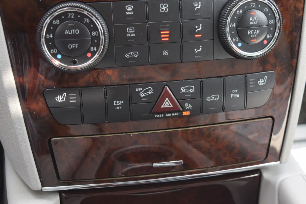 2010 Mercedes-Benz GL-Class Image 36
