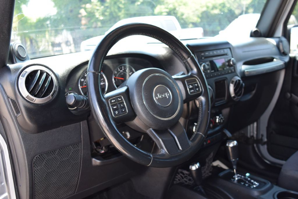 2013 Jeep Wrangler Image 17