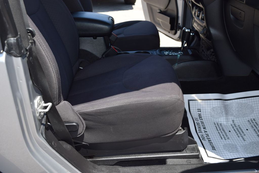 2013 Jeep Wrangler Image 21