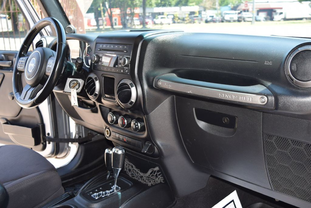 2013 Jeep Wrangler Image 22