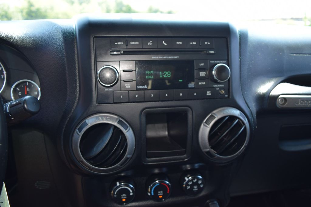 2013 Jeep Wrangler Image 28
