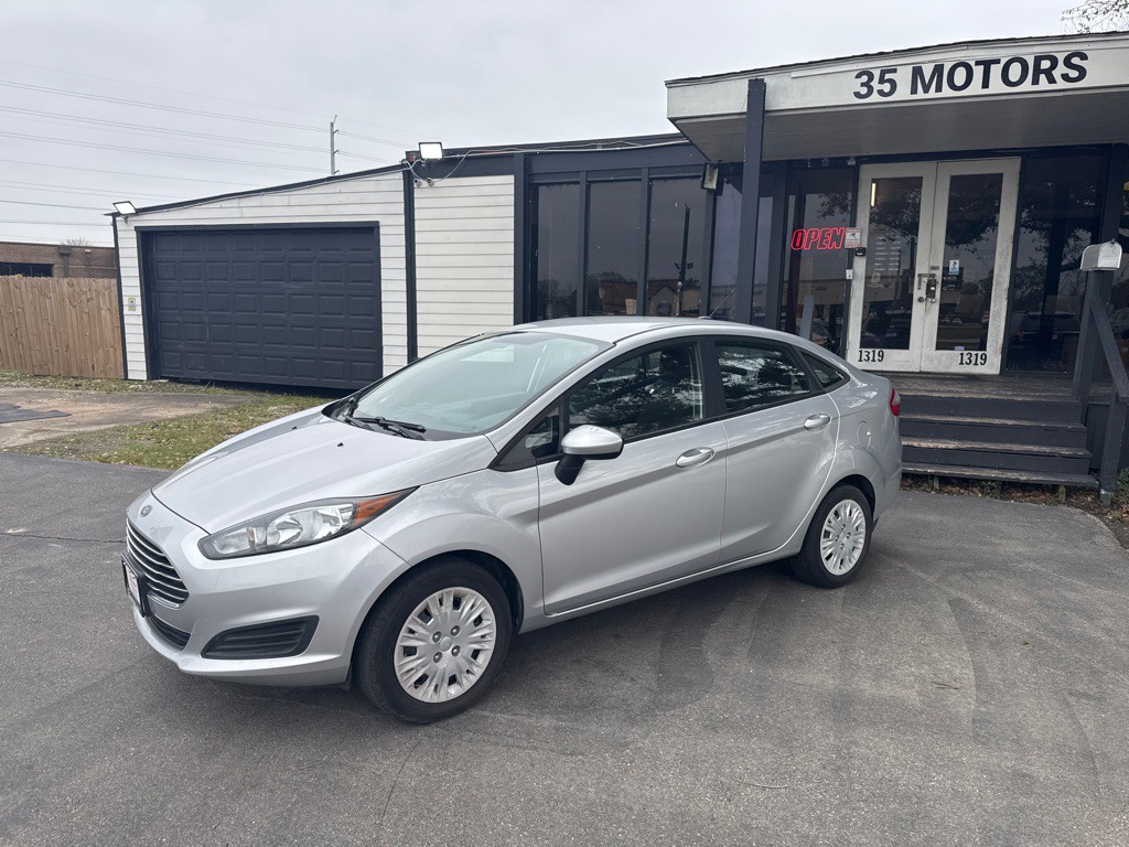 2017 Ford Fiesta Image 2