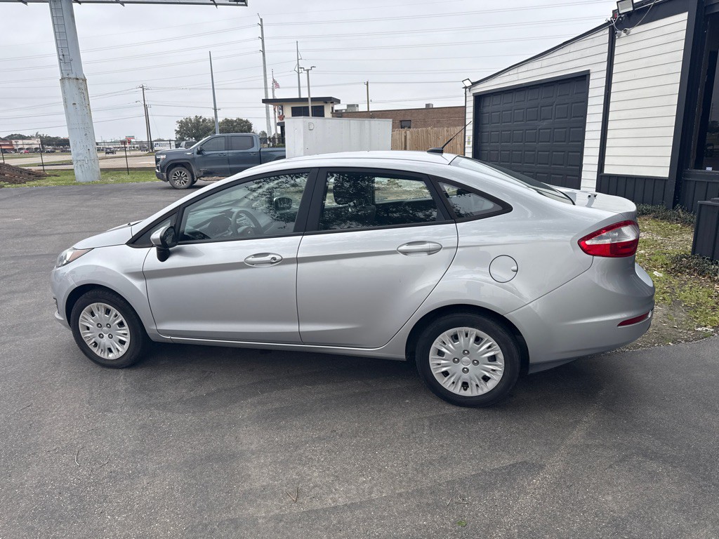 2017 Ford Fiesta Image 3