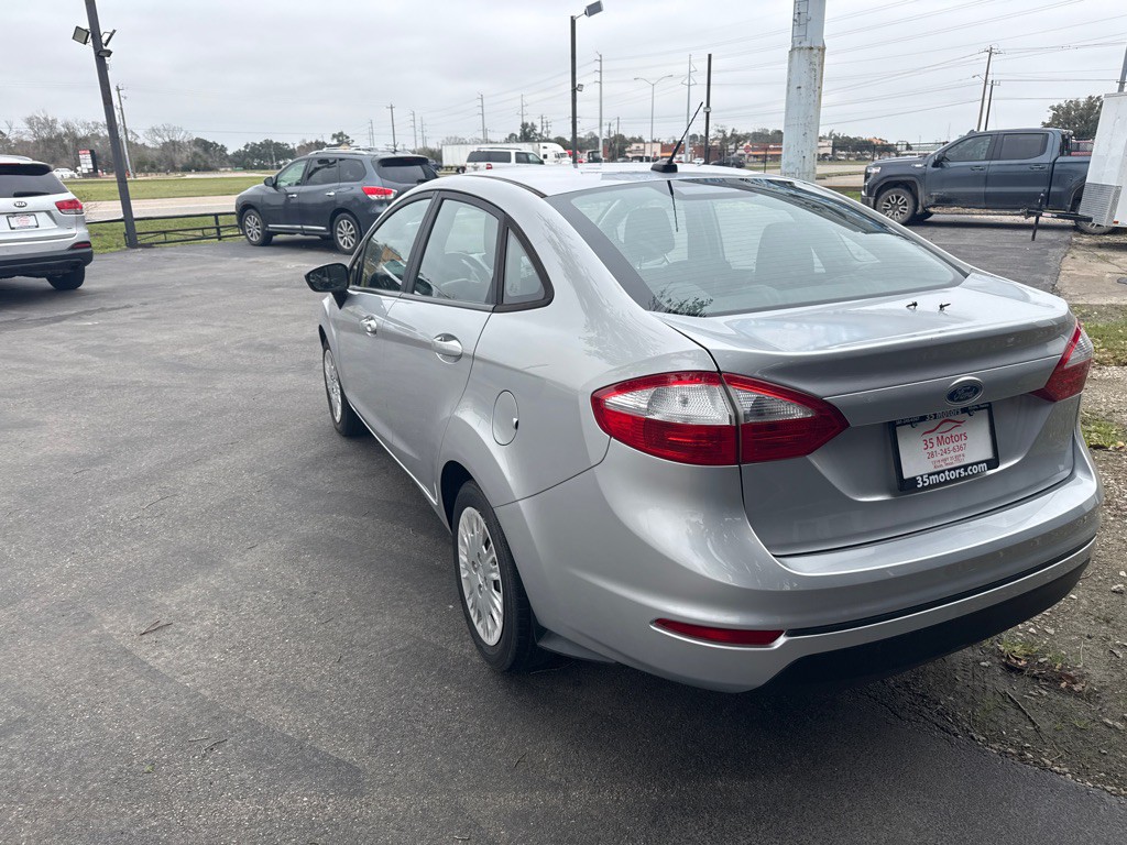2017 Ford Fiesta Image 4