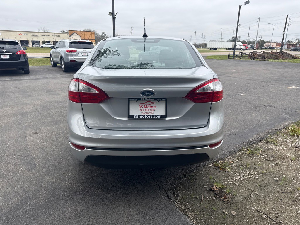 2017 Ford Fiesta Image 5