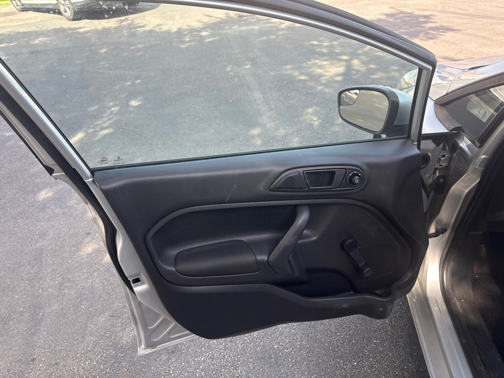 2017 Ford Fiesta Image 8