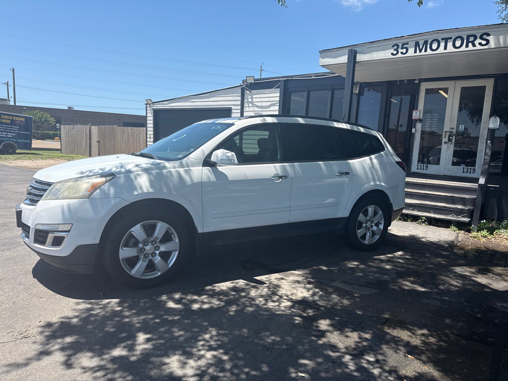 2016 Chevrolet Traverse Image 2