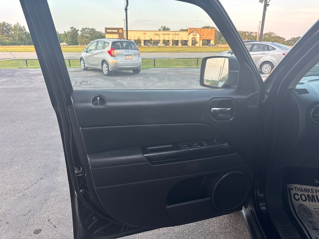 2017 Jeep Patriot Image 9