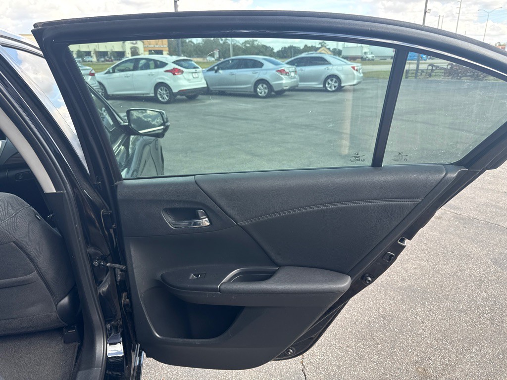2016 Honda Accord Image 17