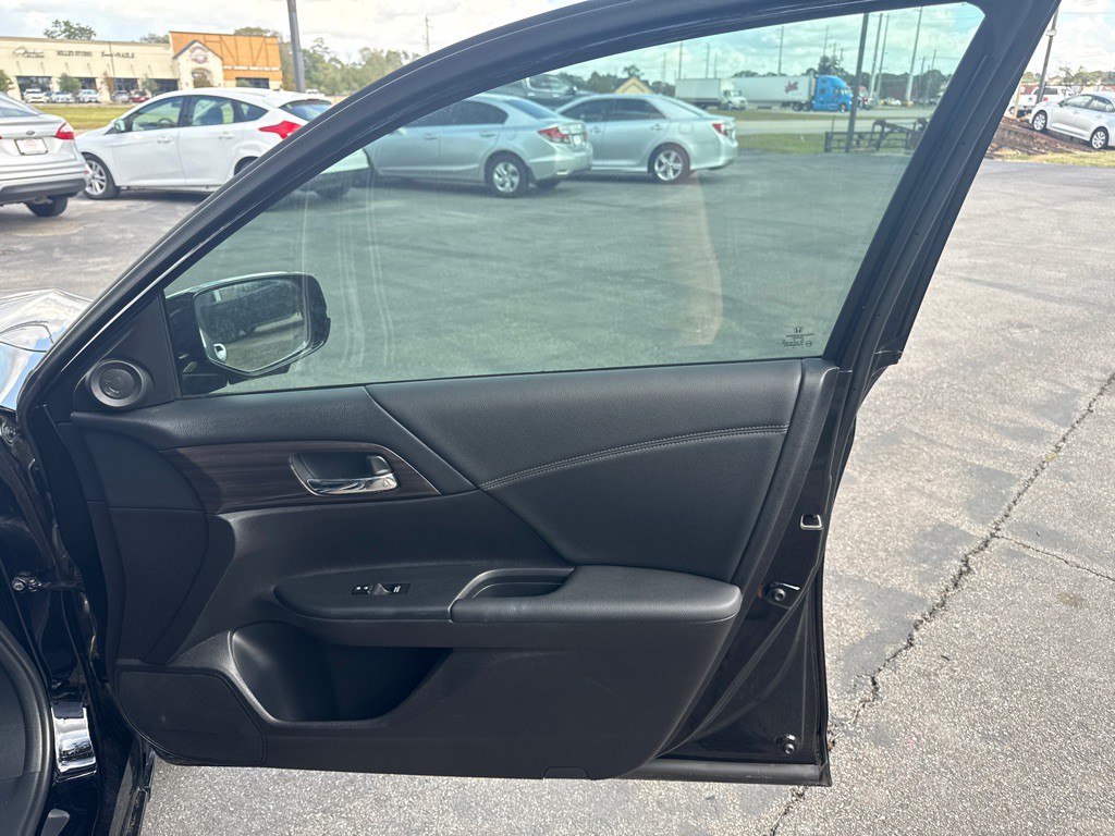 2016 Honda Accord Image 19