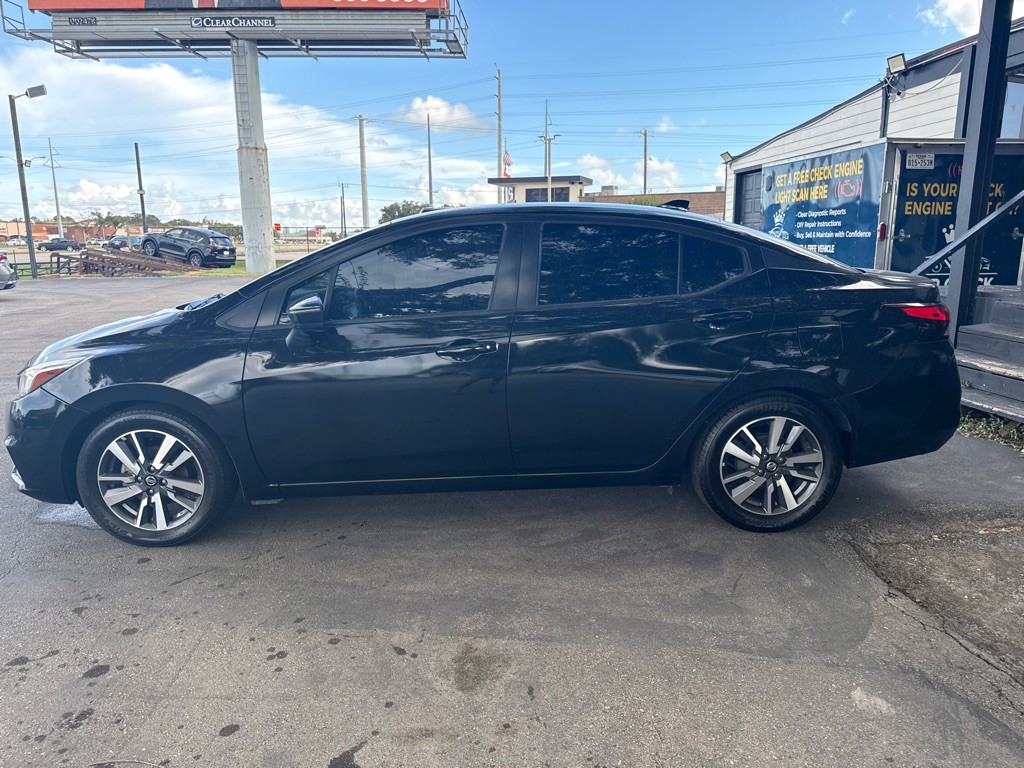 2020 Nissan Versa Image 3