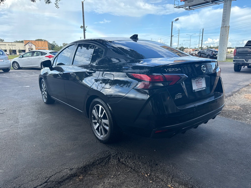 2020 Nissan Versa Image 4