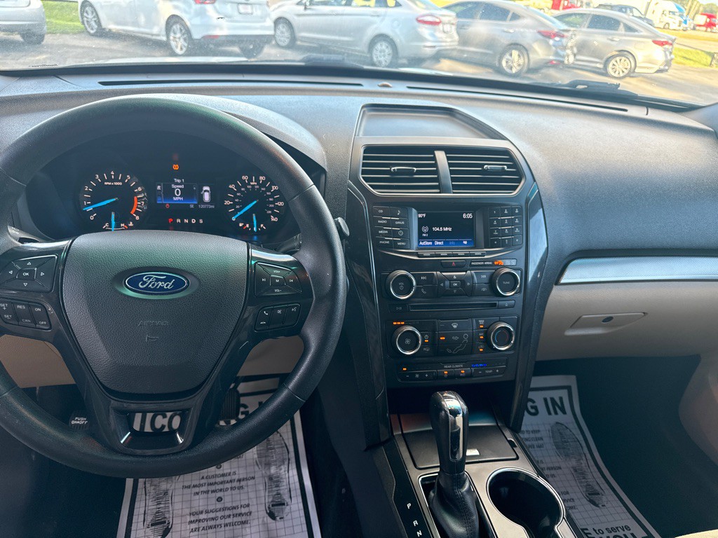2017 Ford Explorer Image 12