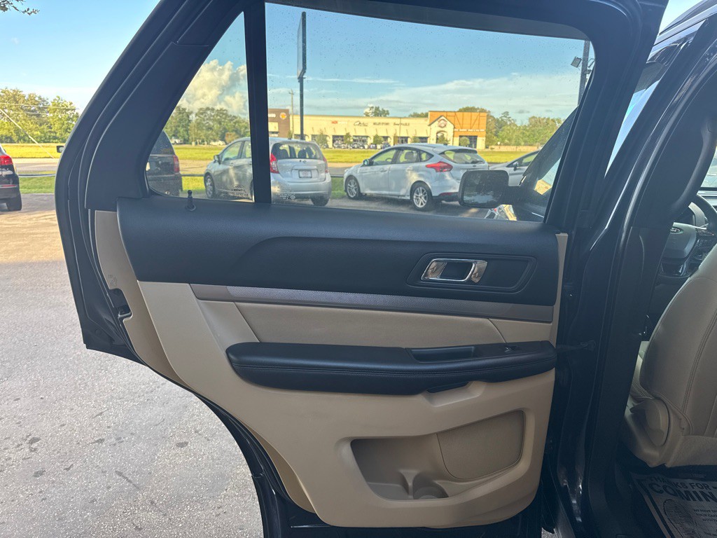 2017 Ford Explorer Image 13
