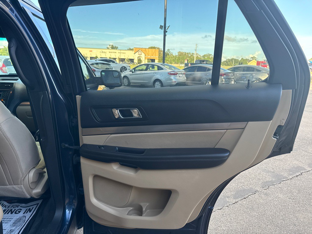 2017 Ford Explorer Image 17