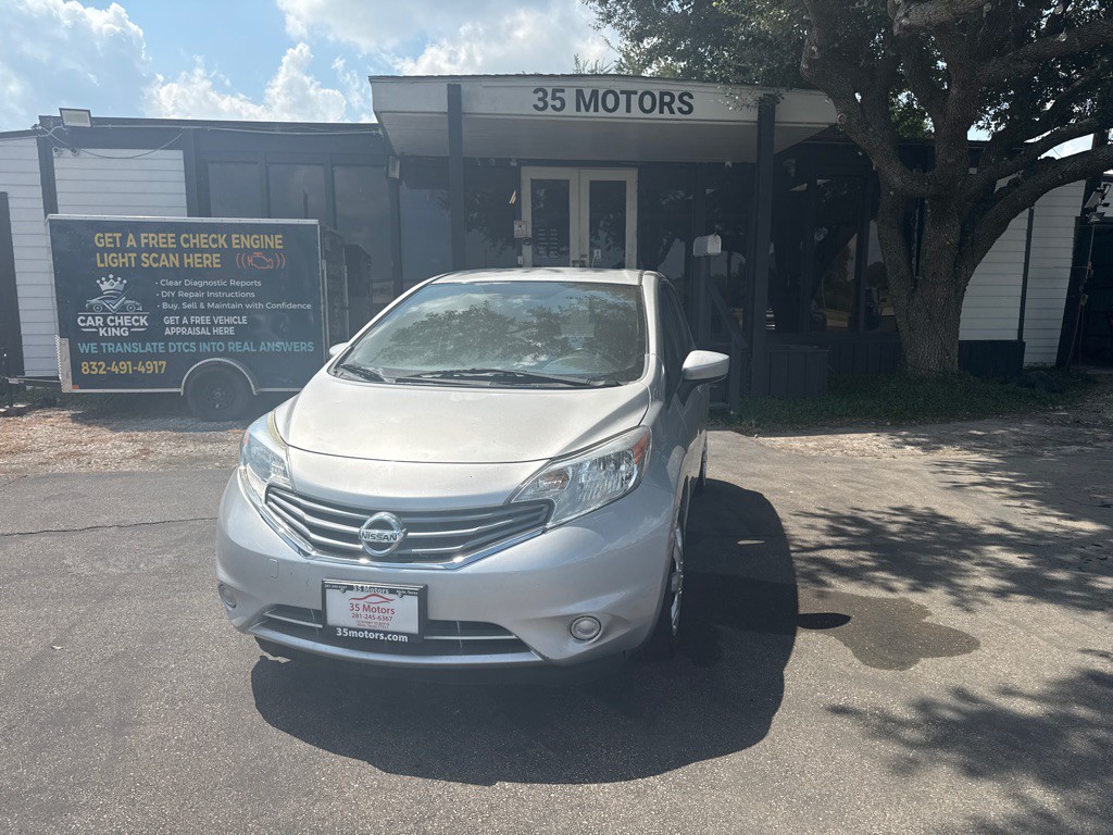 2016 Nissan Versa Image 1