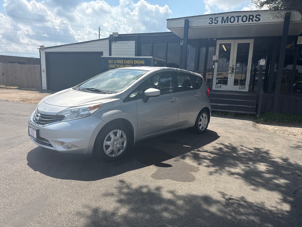 2016 Nissan Versa Image 2