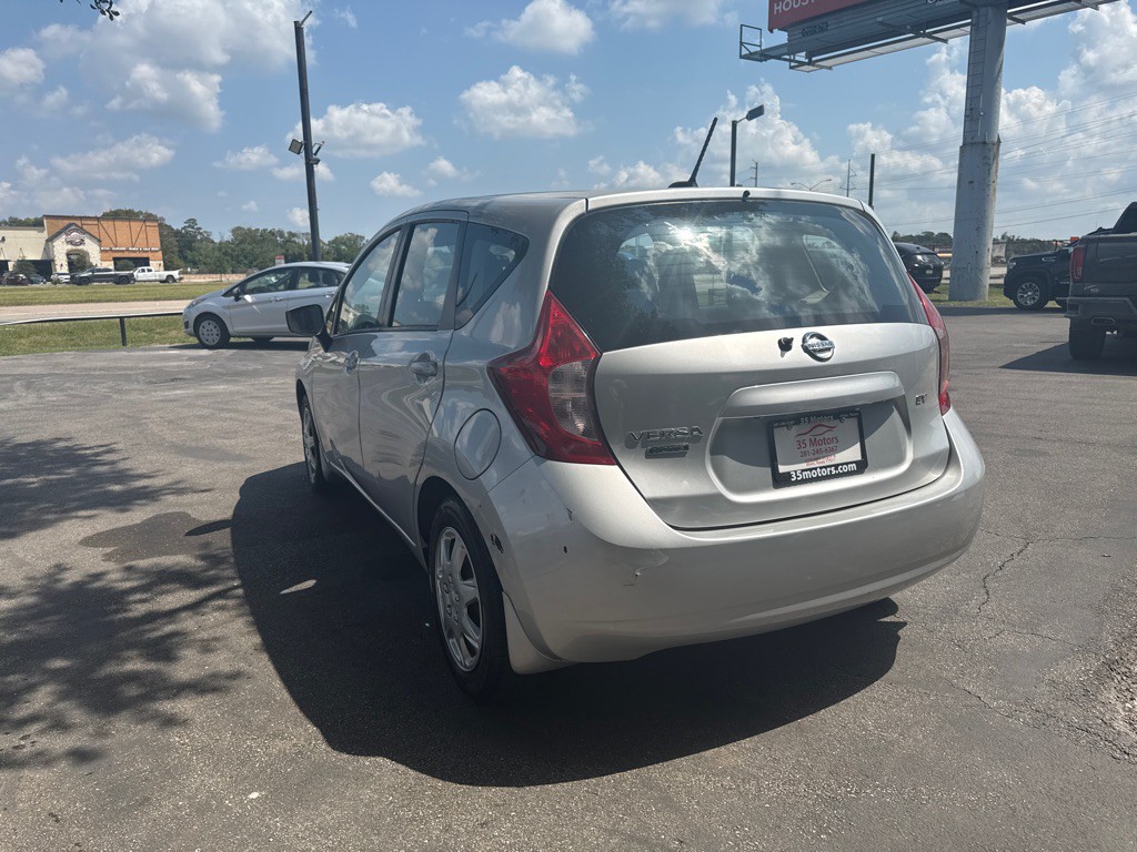 2016 Nissan Versa Image 4