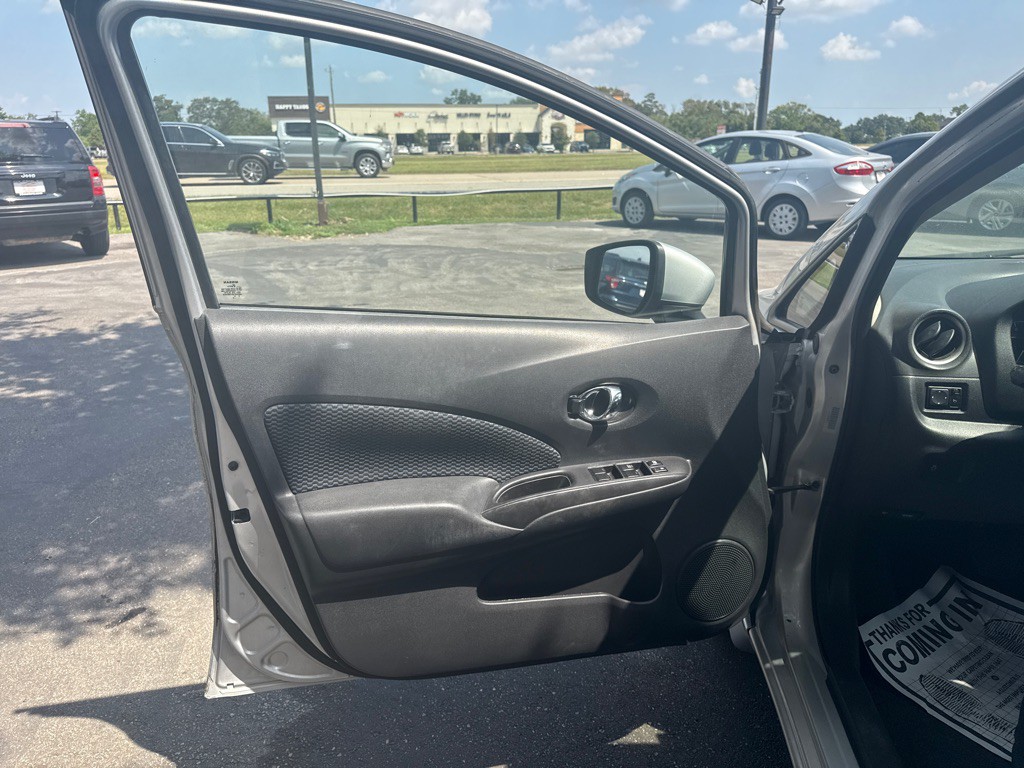 2016 Nissan Versa Image 9