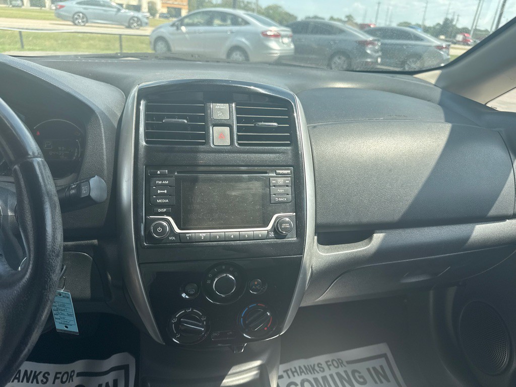 2016 Nissan Versa Image 12