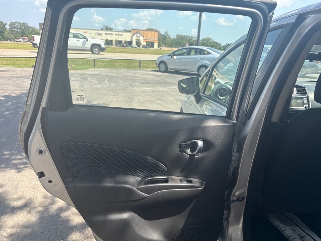 2016 Nissan Versa Image 13