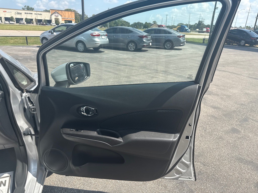 2016 Nissan Versa Image 16