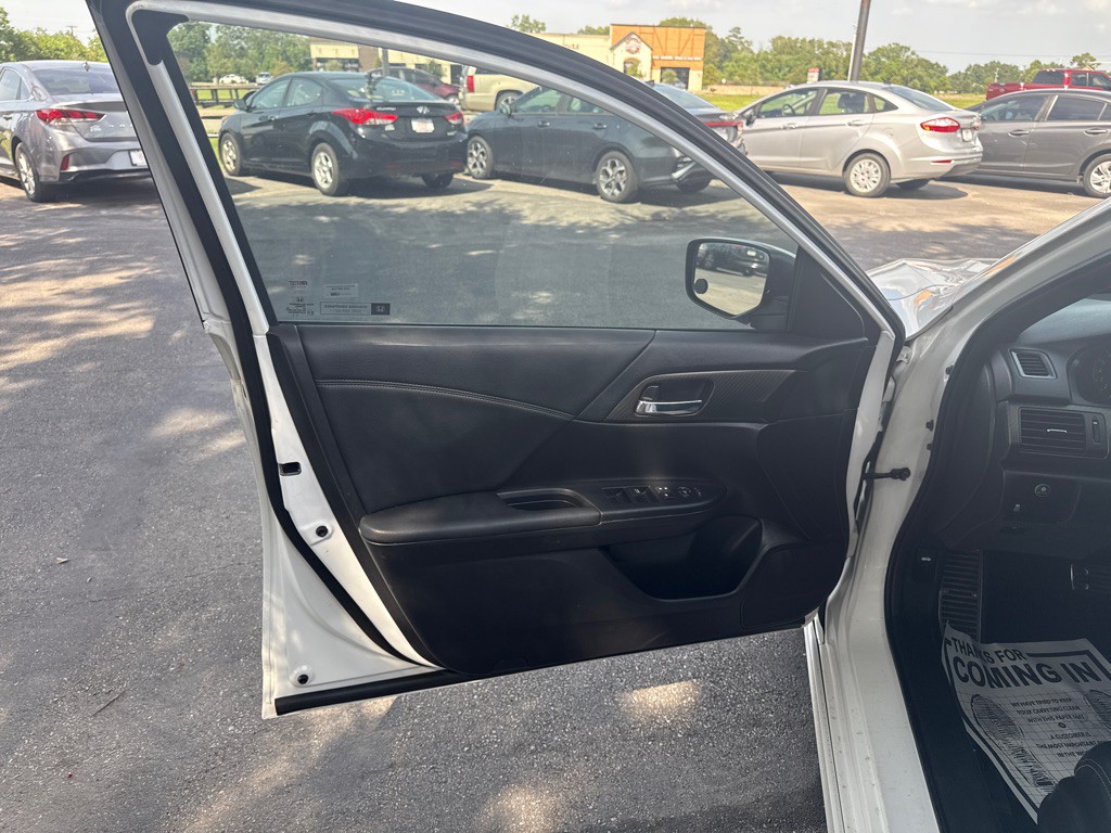 2017 Honda Accord Image 8