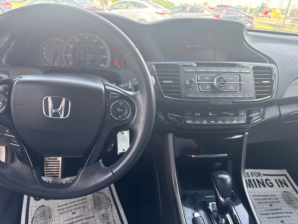 2017 Honda Accord Image 11