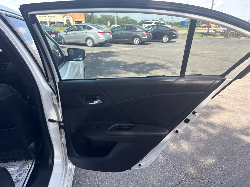 2017 Honda Accord Image 15