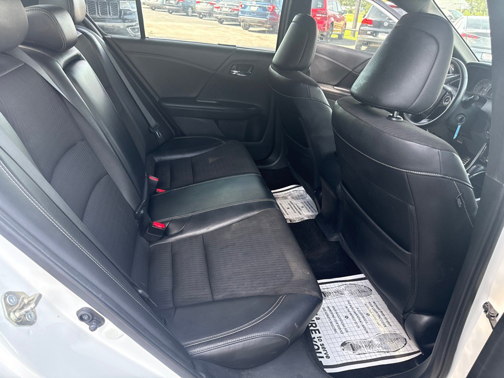 2017 Honda Accord Image 16