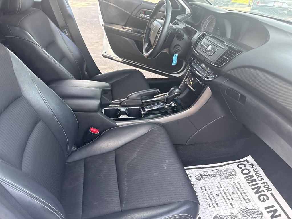 2017 Honda Accord Image 18