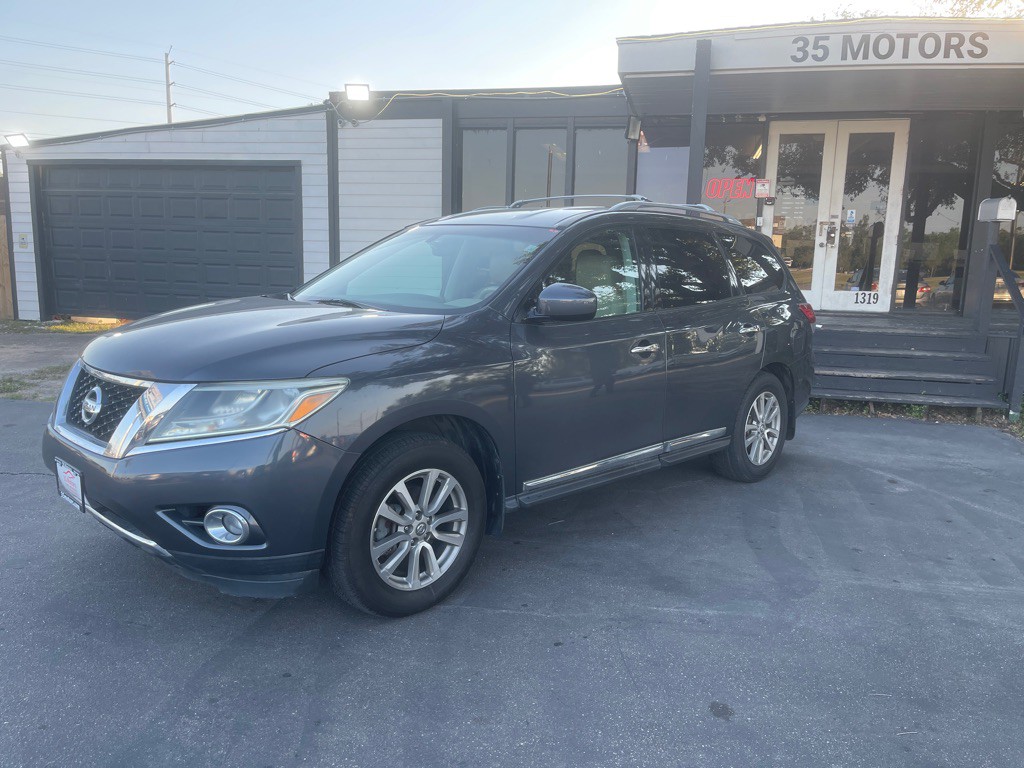 2013 Nissan Pathfinder Image 2