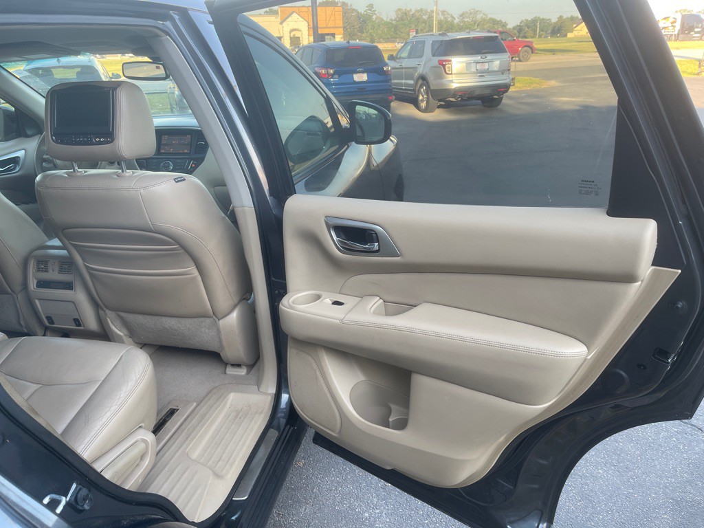 2013 Nissan Pathfinder Image 16