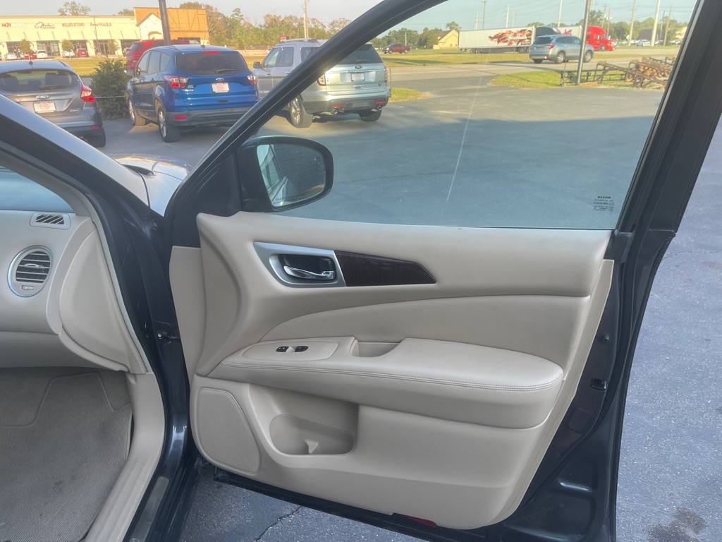 2013 Nissan Pathfinder Image 18