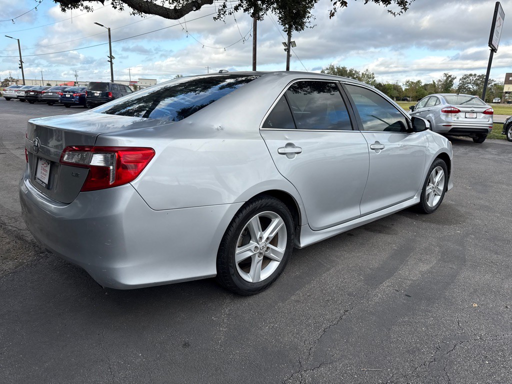 2014 Toyota Camry Image 5