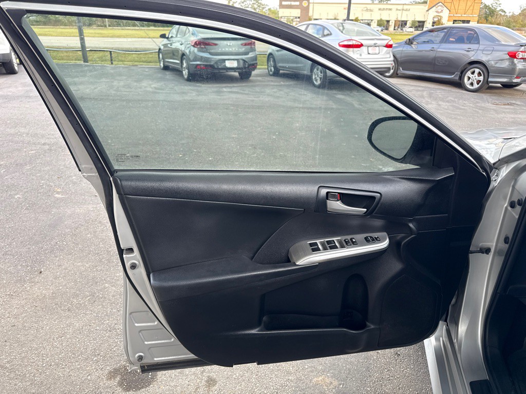 2014 Toyota Camry Image 8