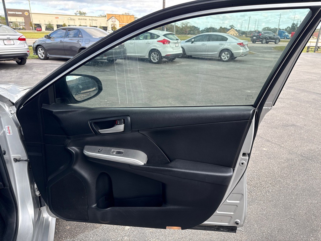 2014 Toyota Camry Image 17