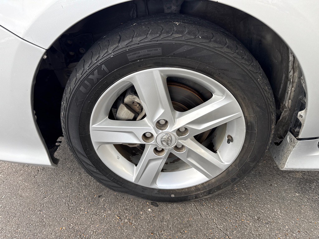 2014 Toyota Camry Image 19