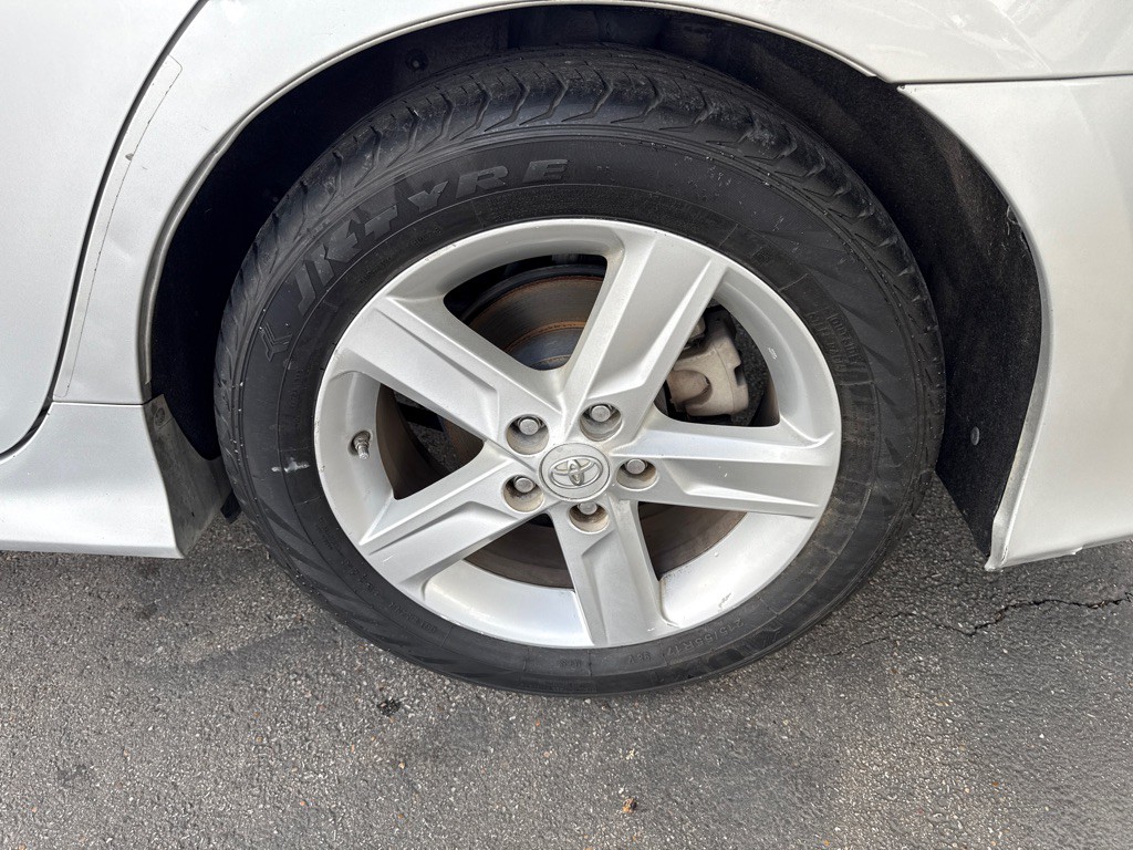 2014 Toyota Camry Image 20