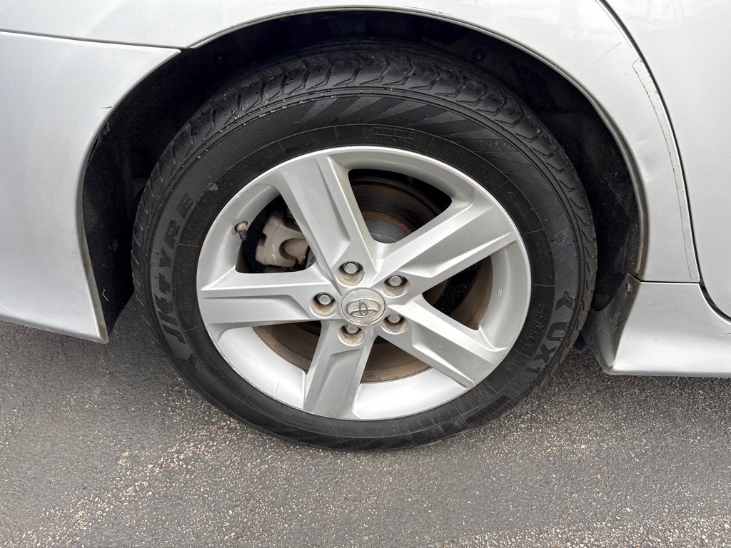 2014 Toyota Camry Image 21