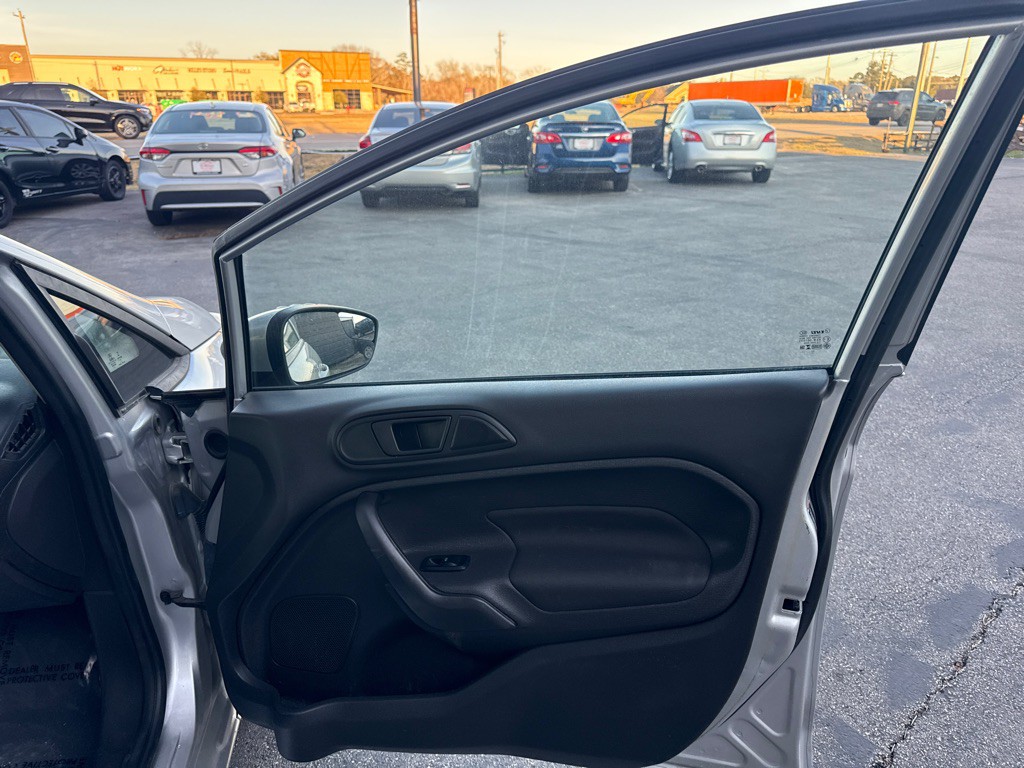 2018 Ford Fiesta Image 18