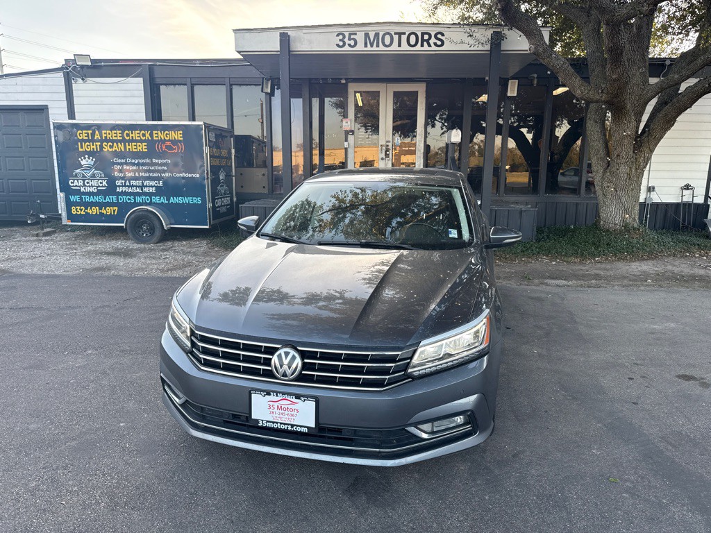 2017 Volkswagen Passat Image 1