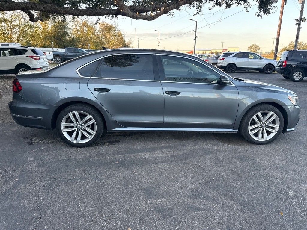 2017 Volkswagen Passat Image 7