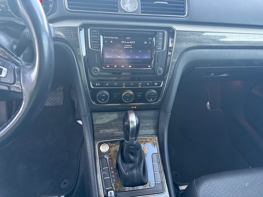 2017 Volkswagen Passat Image 13