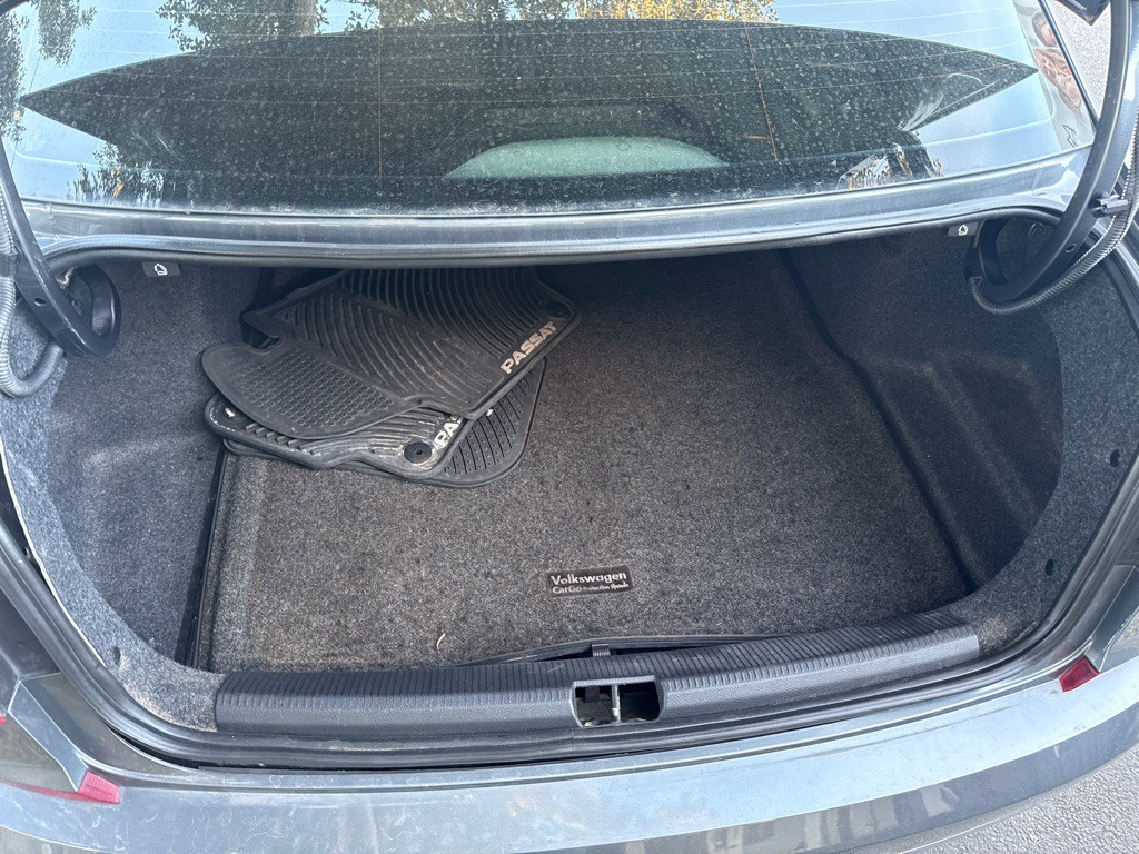 2017 Volkswagen Passat Image 16