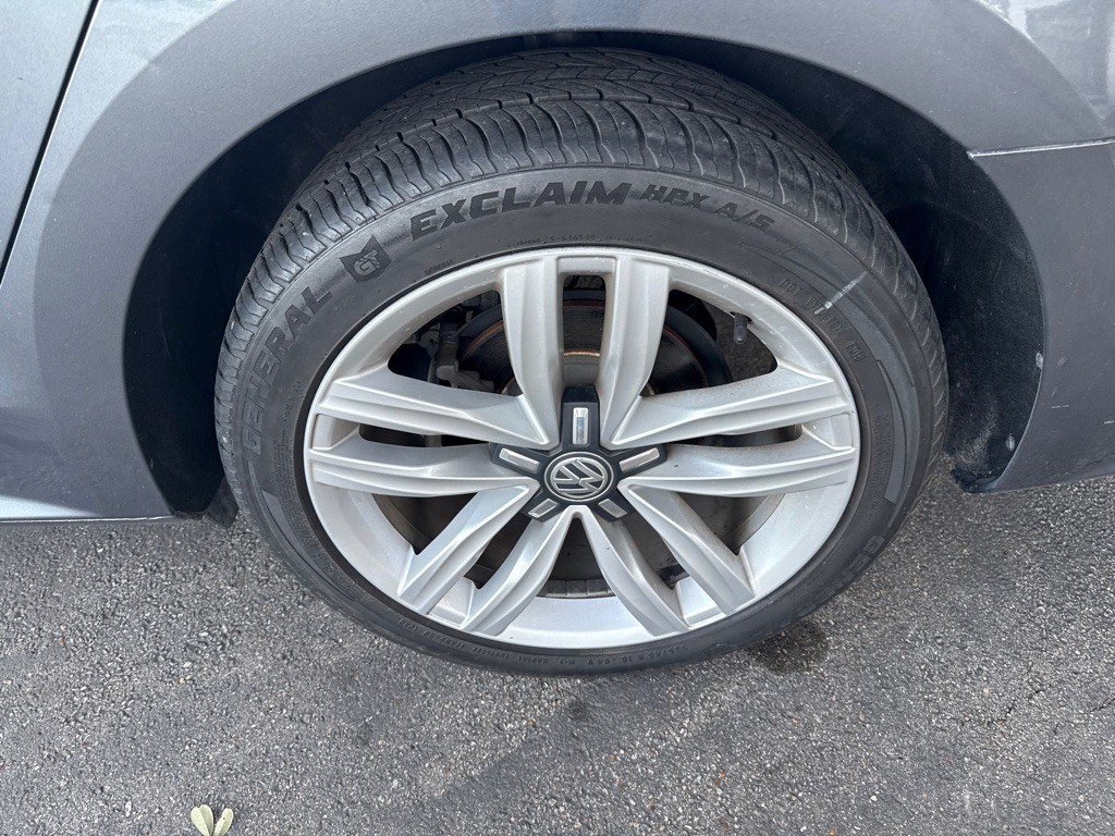 2017 Volkswagen Passat Image 23