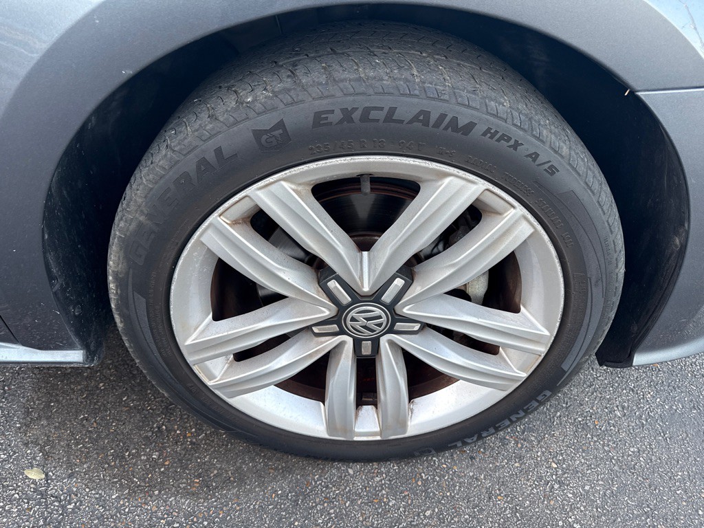 2017 Volkswagen Passat Image 25